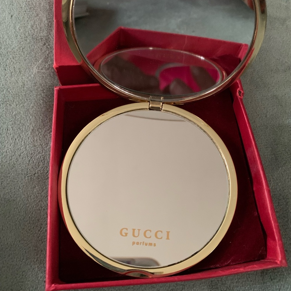 Authentic Gucci Gold Patterned Compact - Picture 3 of 4